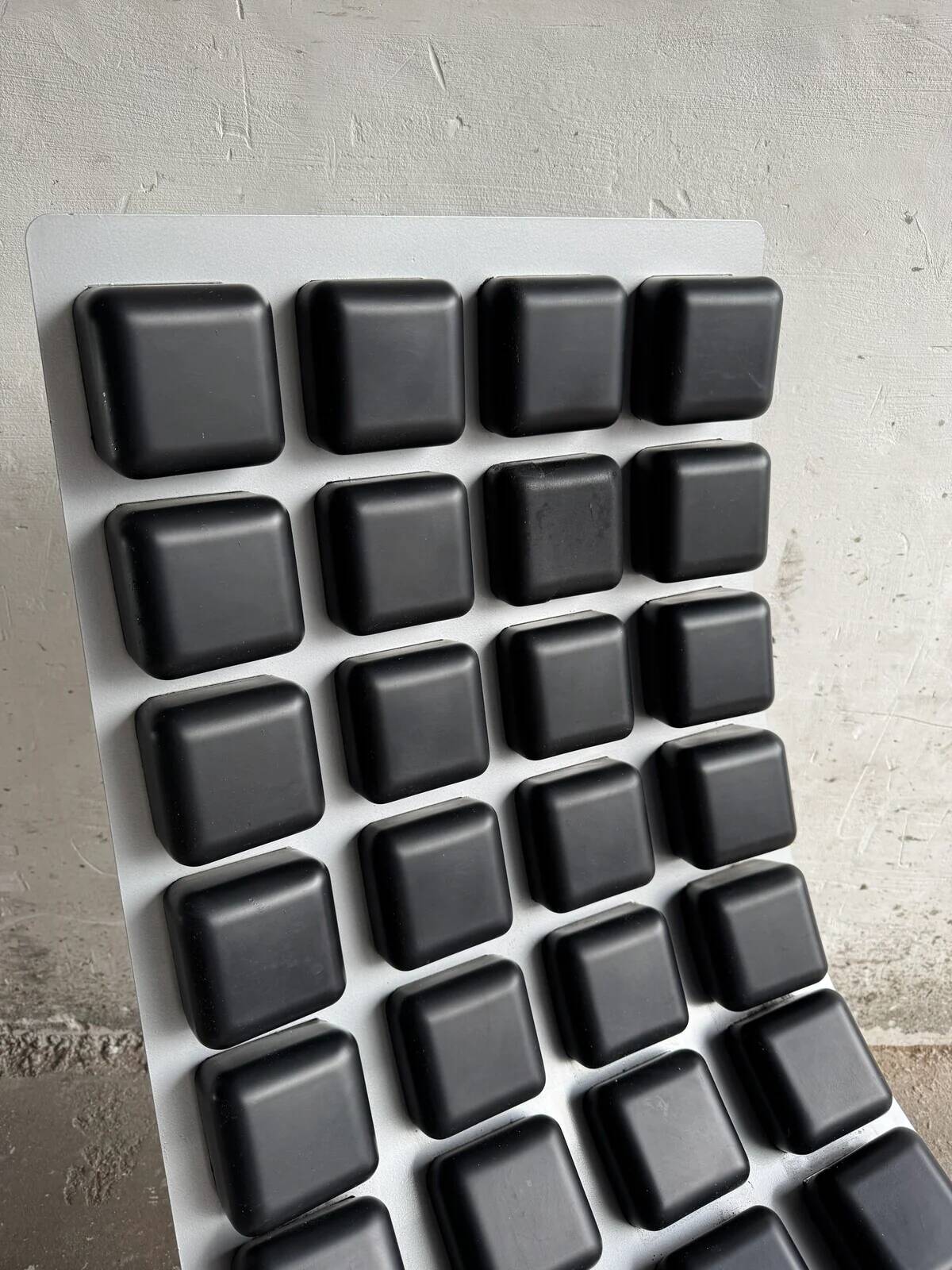 Chaise de salon Missy en aluminium gris (2001) par Sven-Anwar Bibi, Mark Gutjahr et Jörg Zimmermann