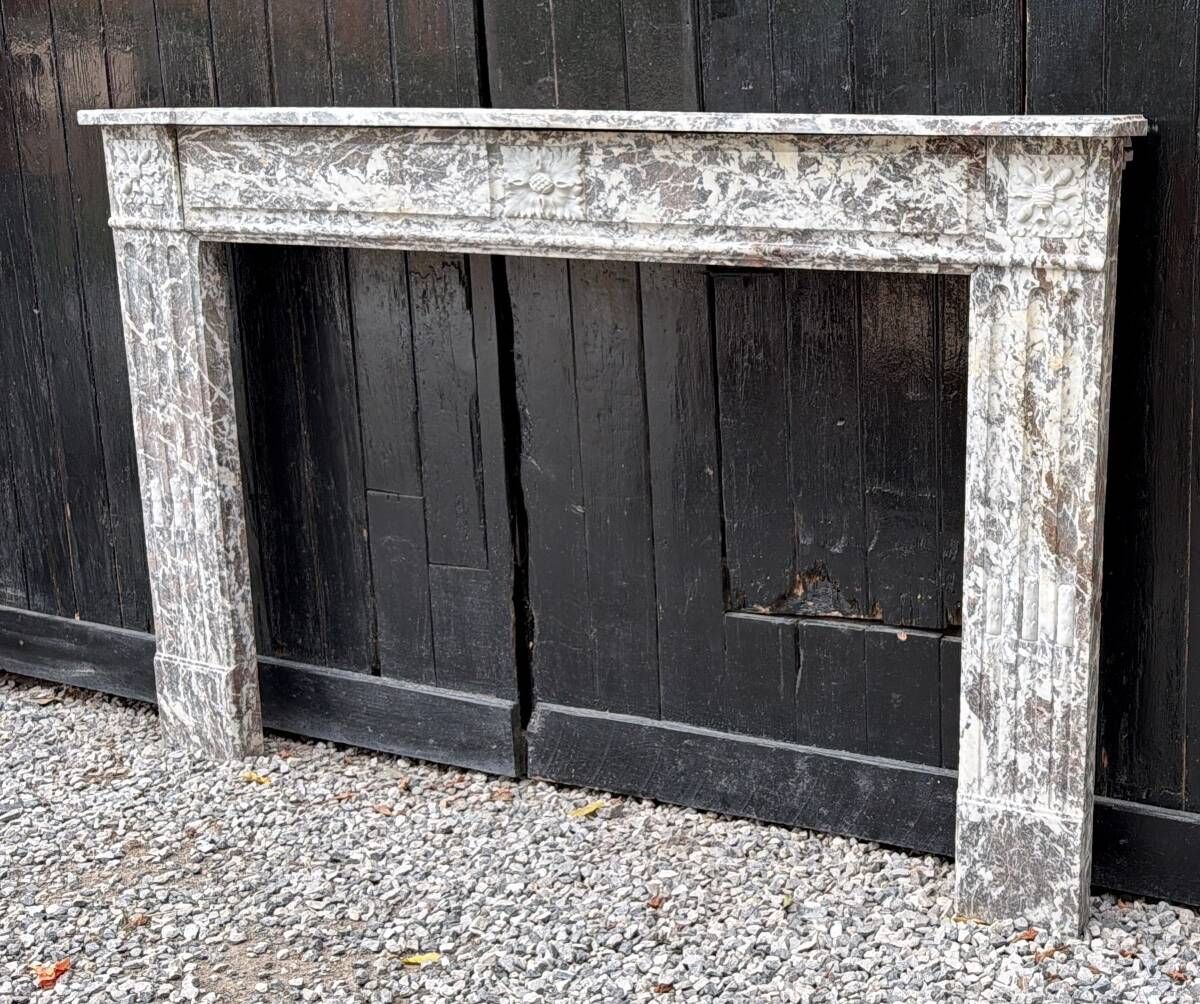 Louis XVI fireplace in grey Ardennes marble, late 18th century.