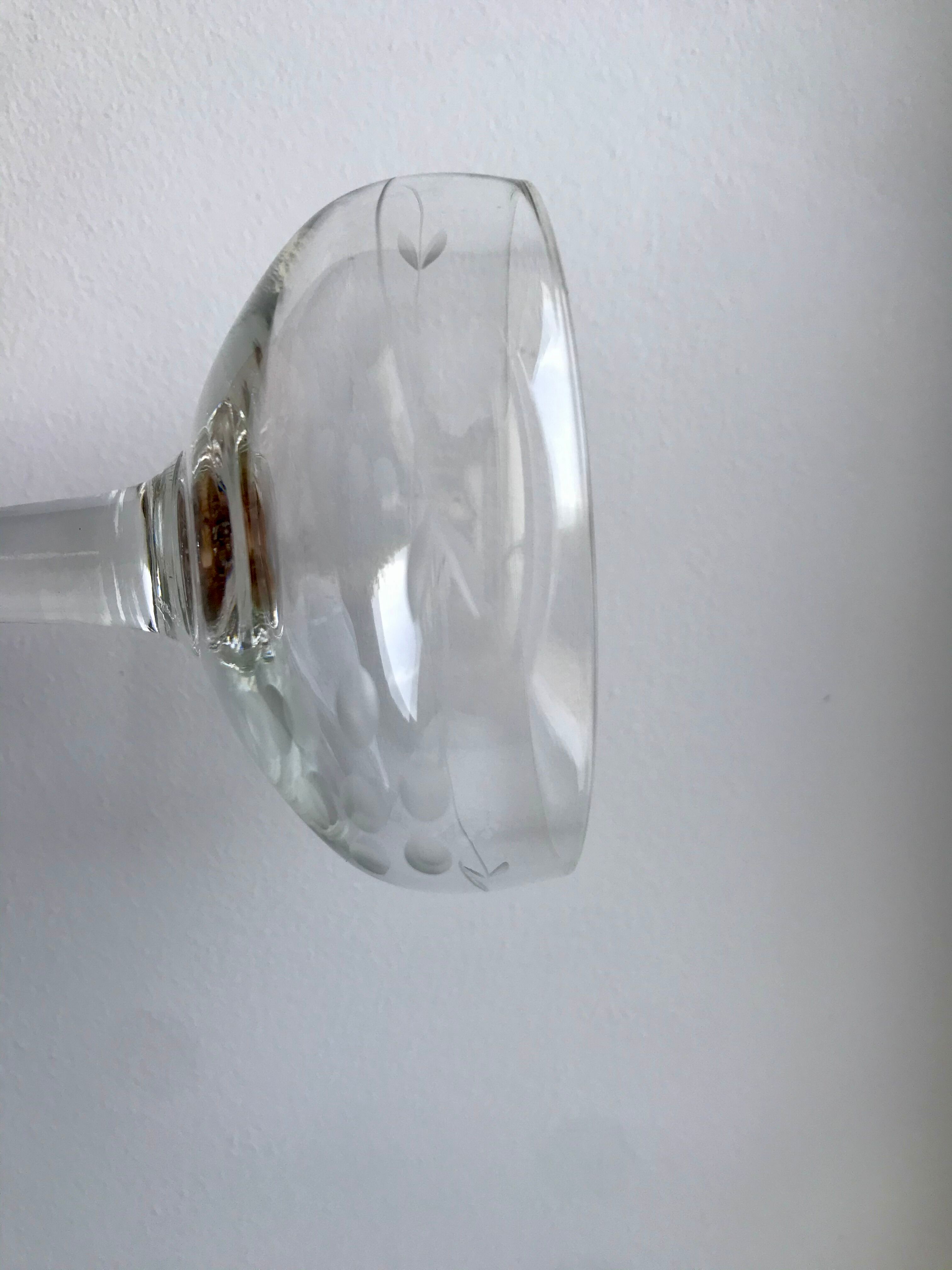 Set of 5 champagne glasses in crystal engraved 50s