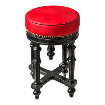 Tabouret de piano Napoléon III, siège d'accent en bois ébène et velours rouge français.