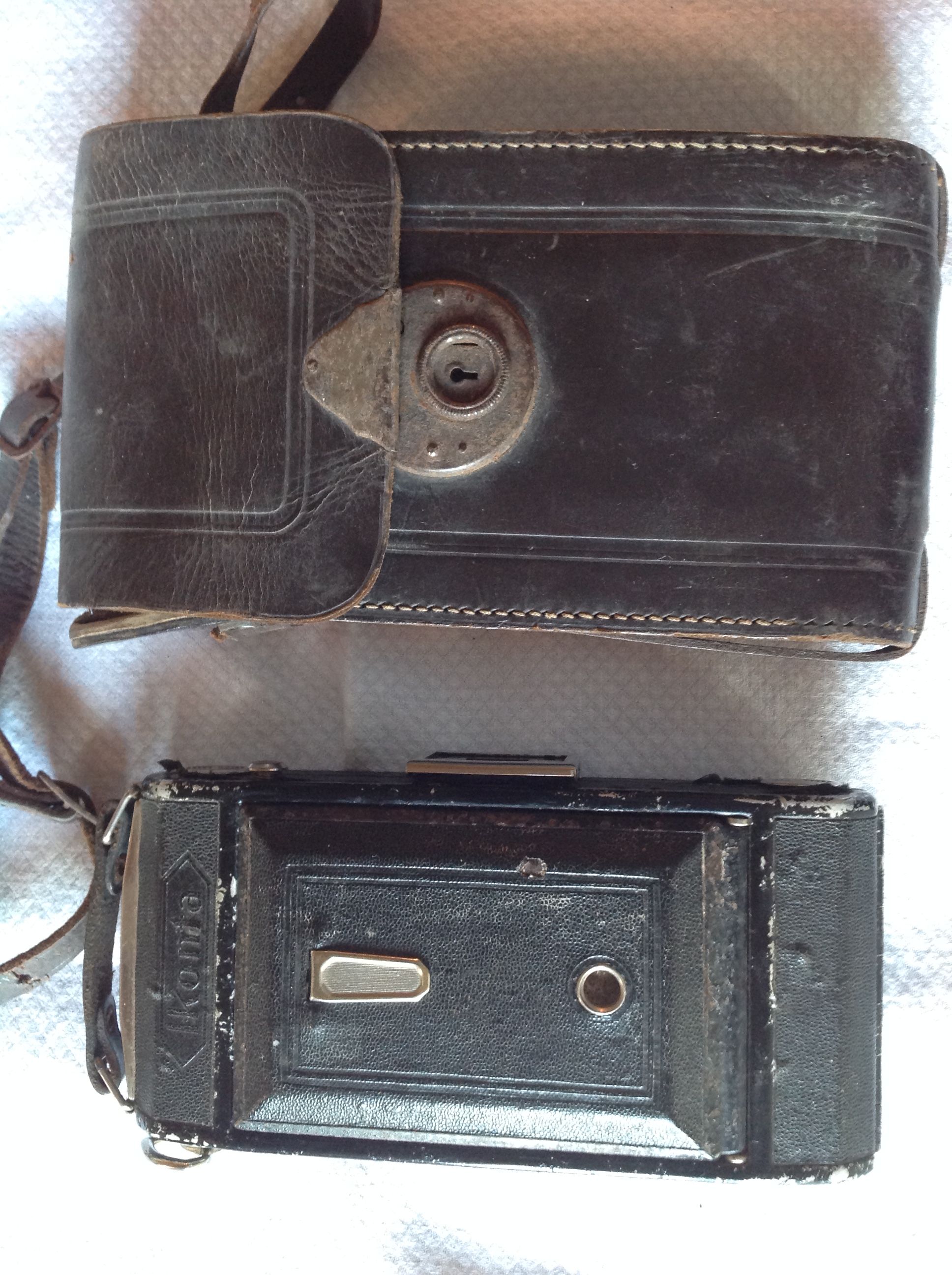 Zeiss Ikon bellows camera with its saddlebag