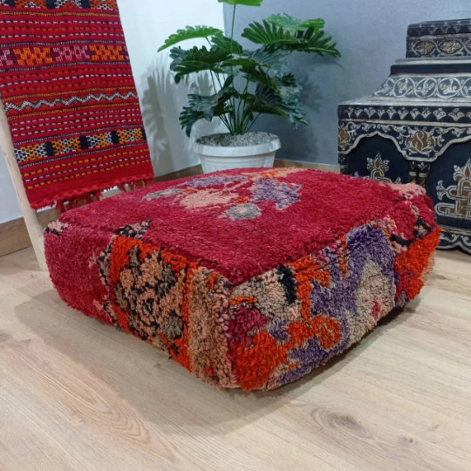 Handmade Berber pouf in wool 60 X 60 X 20 CM
