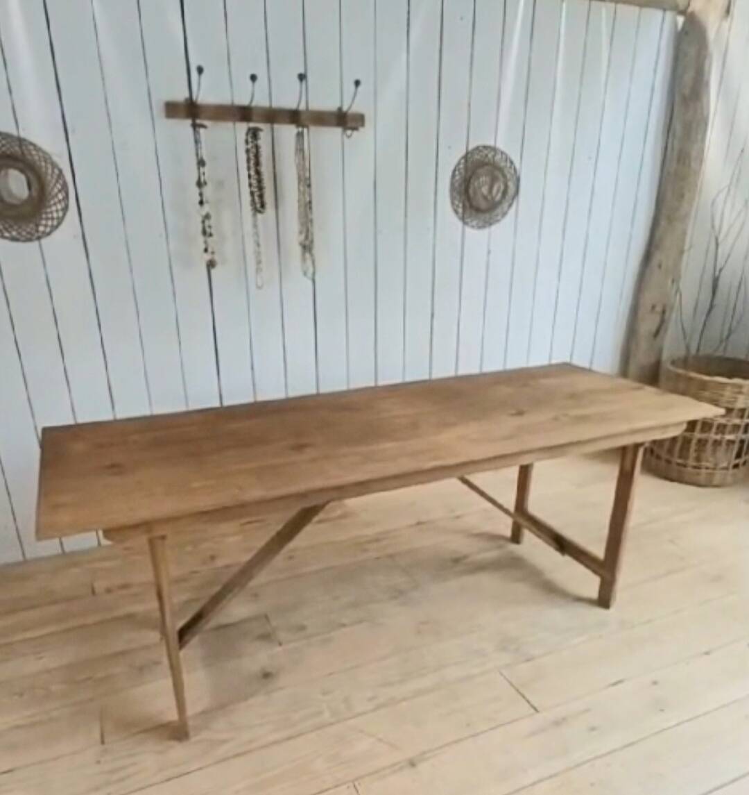 Solid wood guinguette table