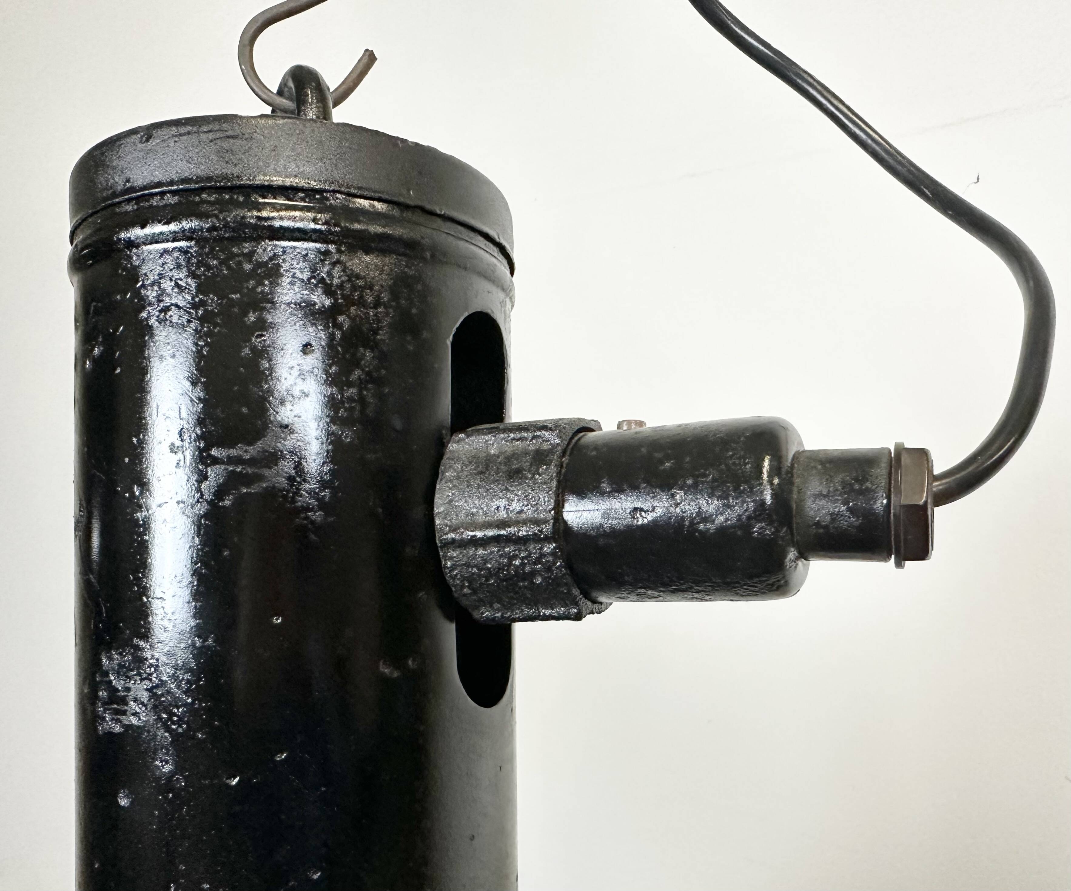 Suspension industrielle en émail noir, 1950s