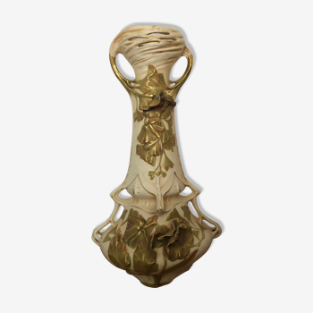 Vase style art nouveau