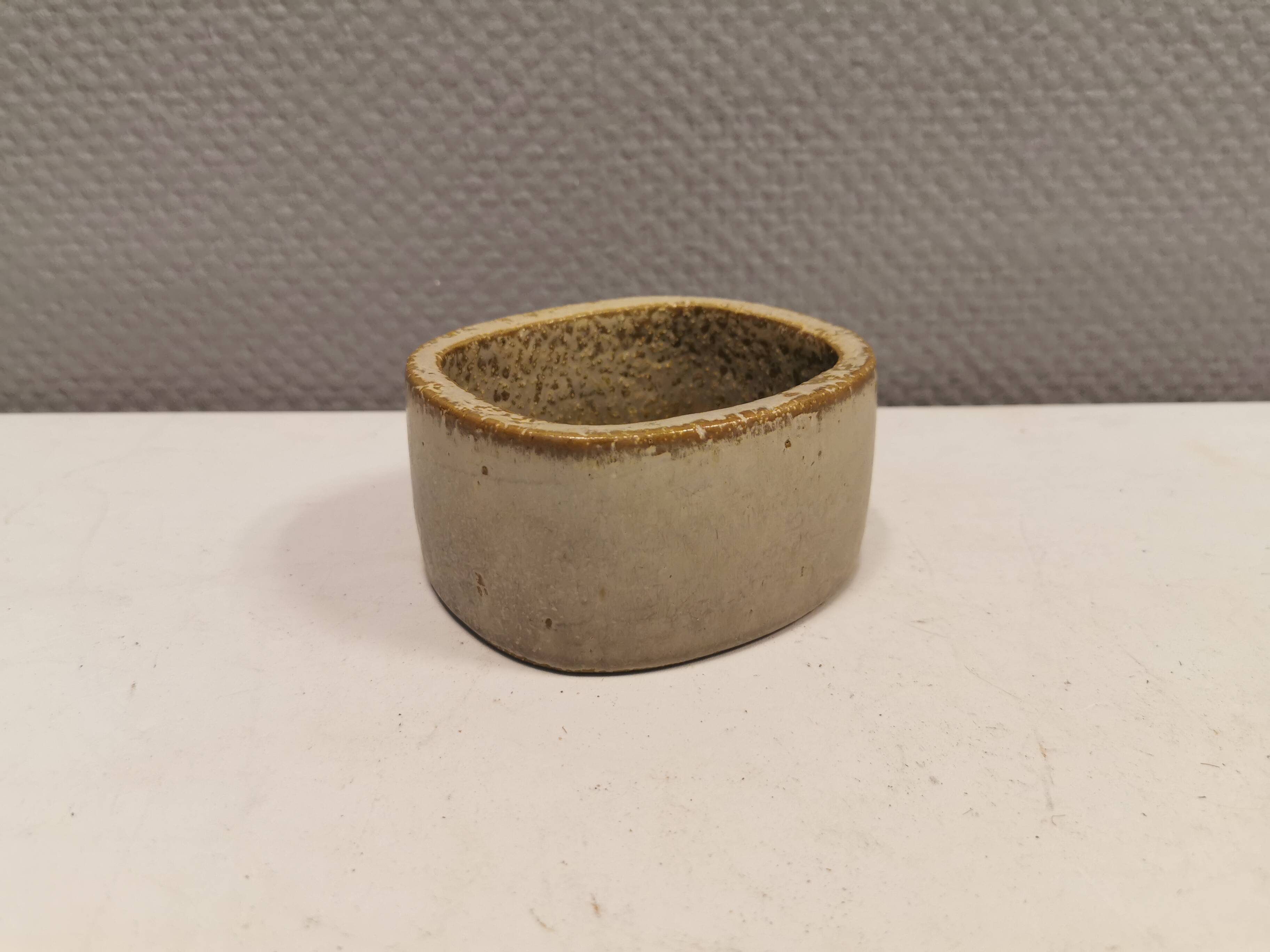 Ceramic bowl from Danish Palshus, in a beautiful beige/greyish matt glaze.