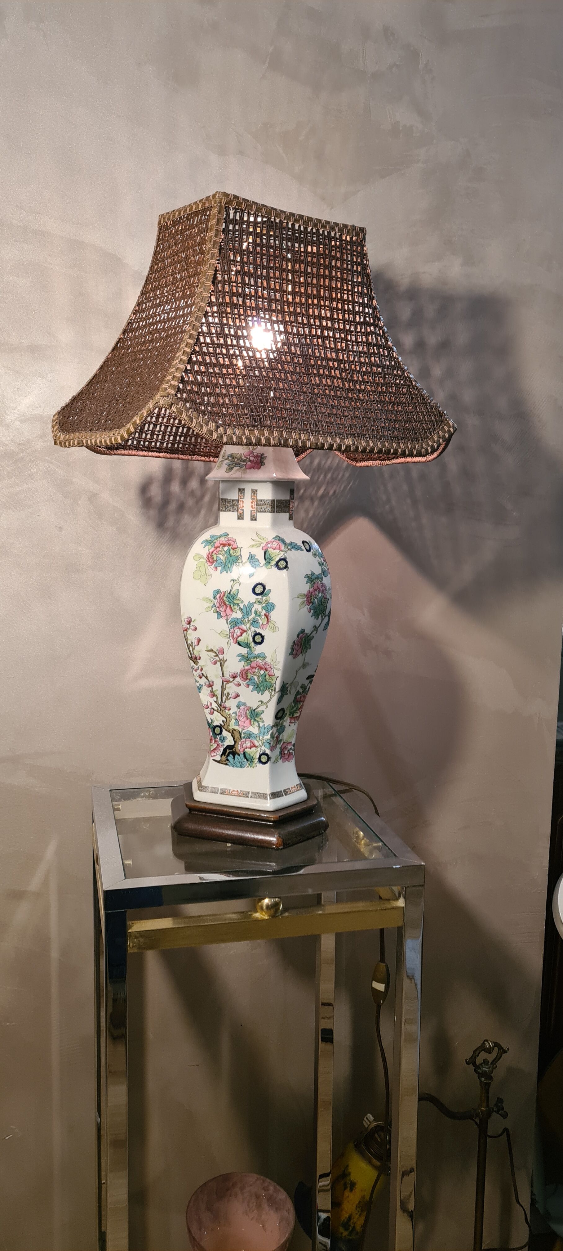 Asian lamp with wooden base, ceramic lamp foot 1940