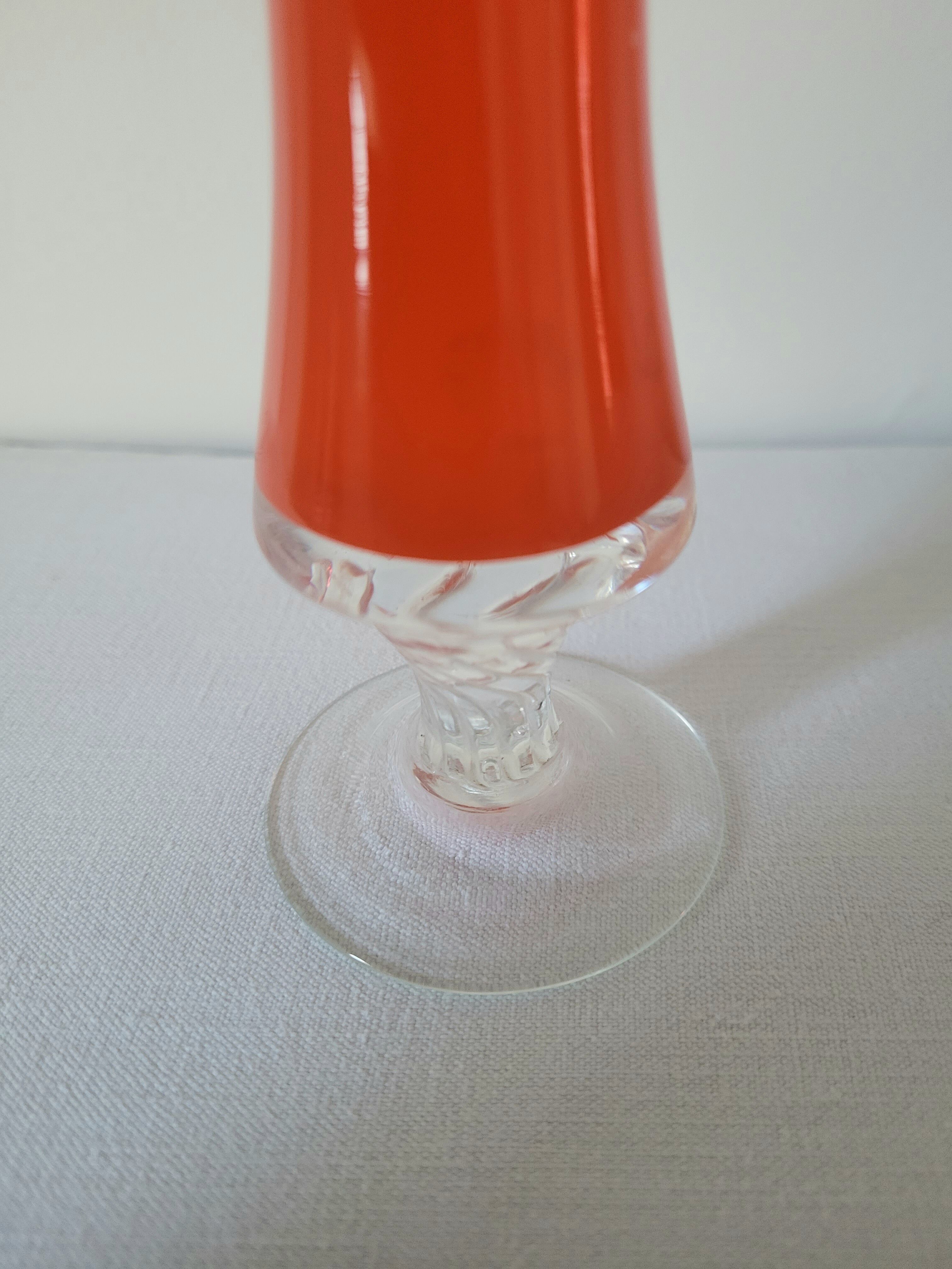 Vase soliflore en opaline orange
