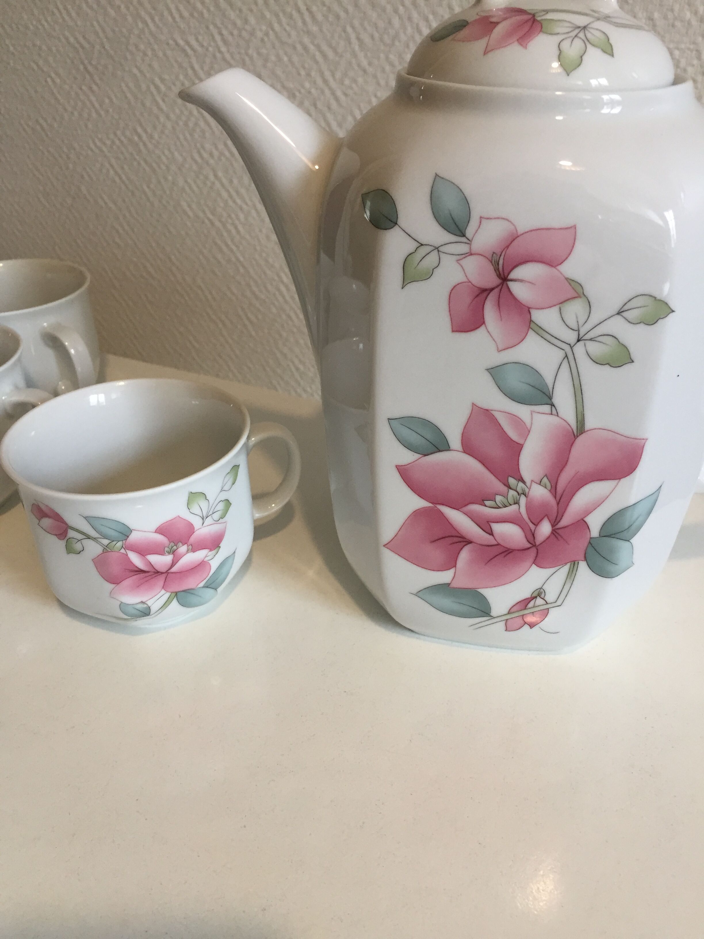 Porcelain tea or coffee service