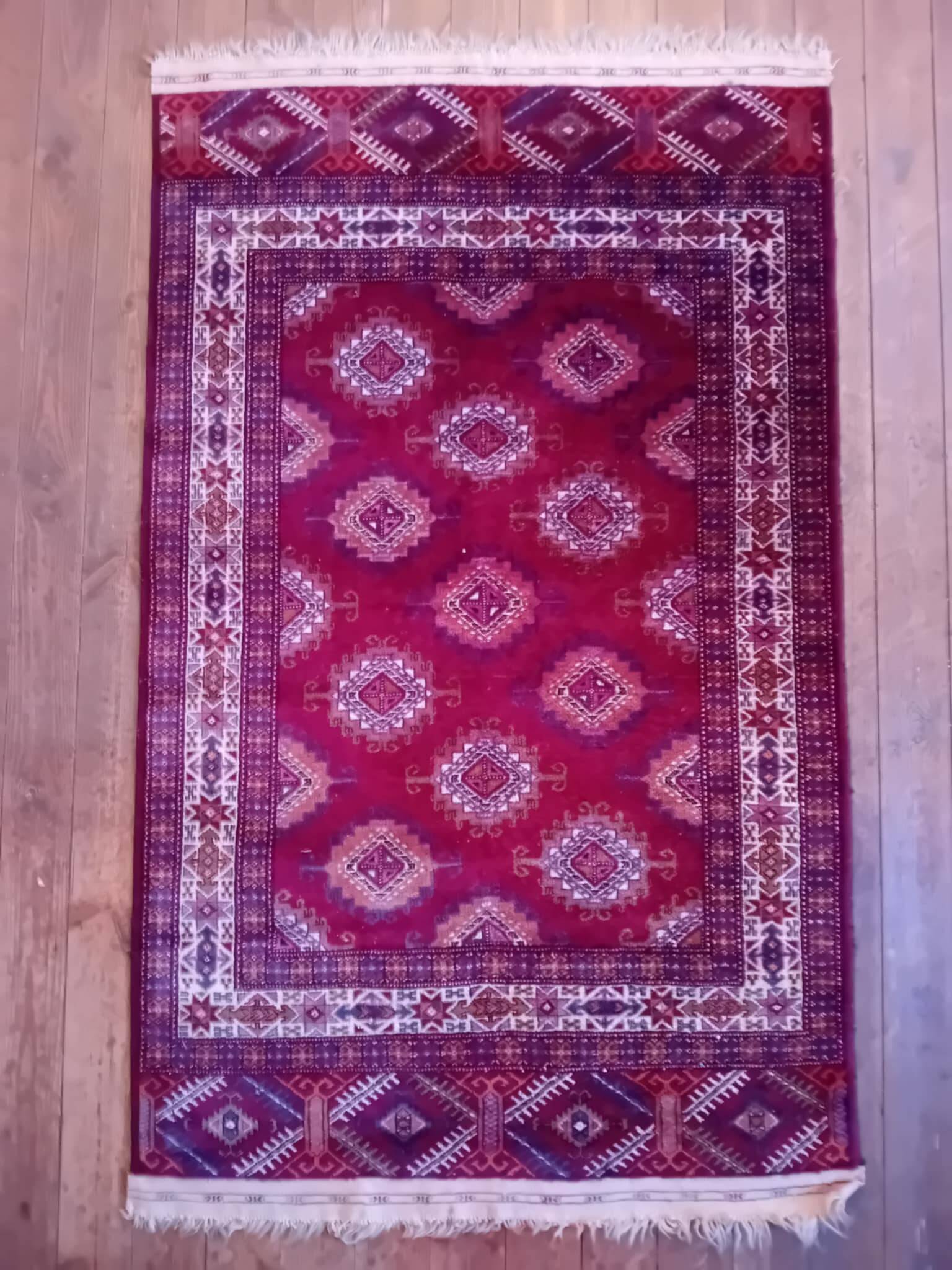 Handmade Turkmen Bukhara rug 180x112cm