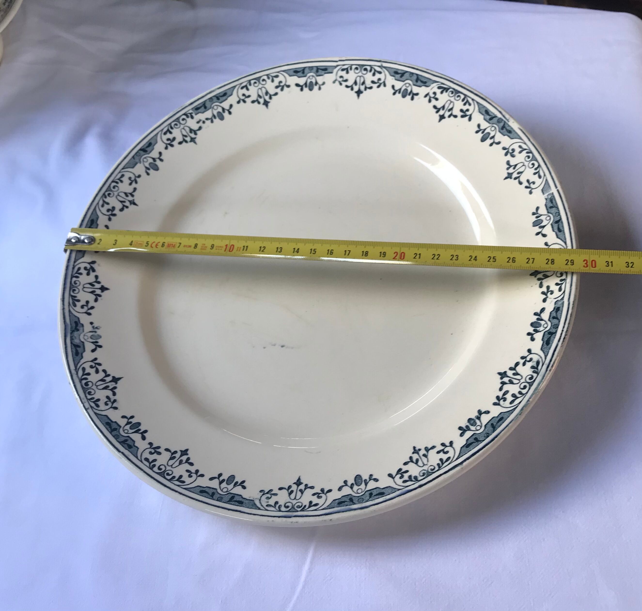 Round serving dish from the Longchamp earthenware factory, Doria model. Iron Land