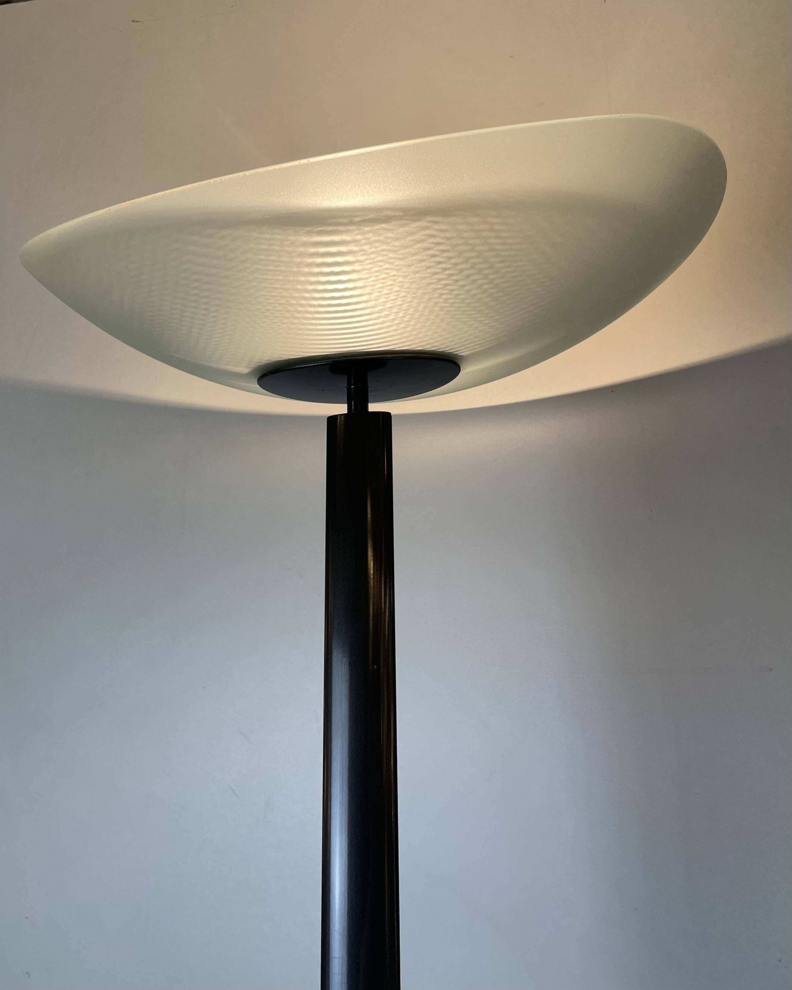 Tebe, lampe sur pied par Ernesto Gismondi pour Artemide, Italie, années 1980.