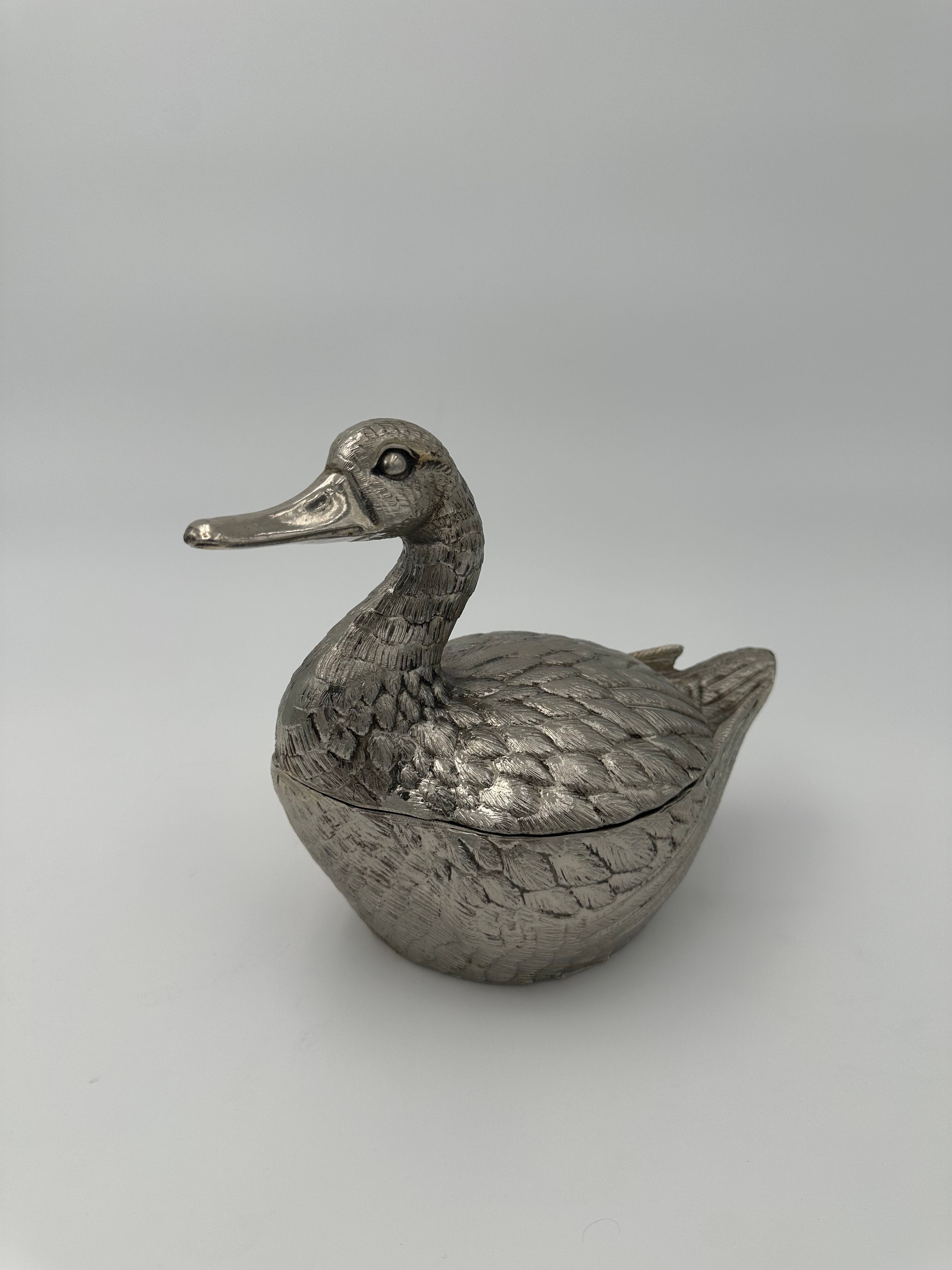 Suite de deux seaux à glace représentant un canard en métal argenté de Mauro Manetti