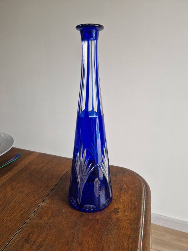 Soliflore vintage en cristal taillé bleu