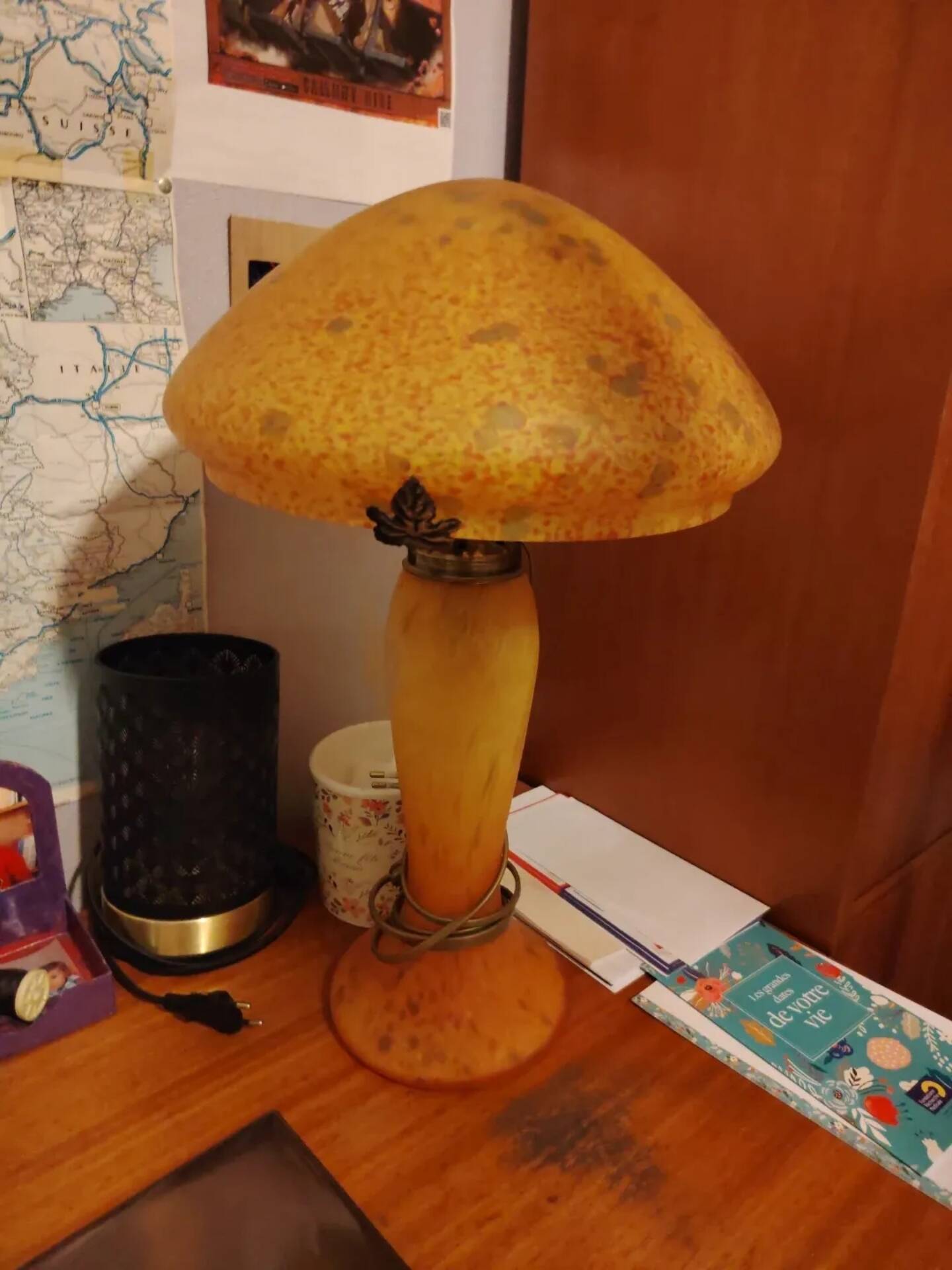 Magnificent Art Nouveau lamp in the shape of a mushroom.