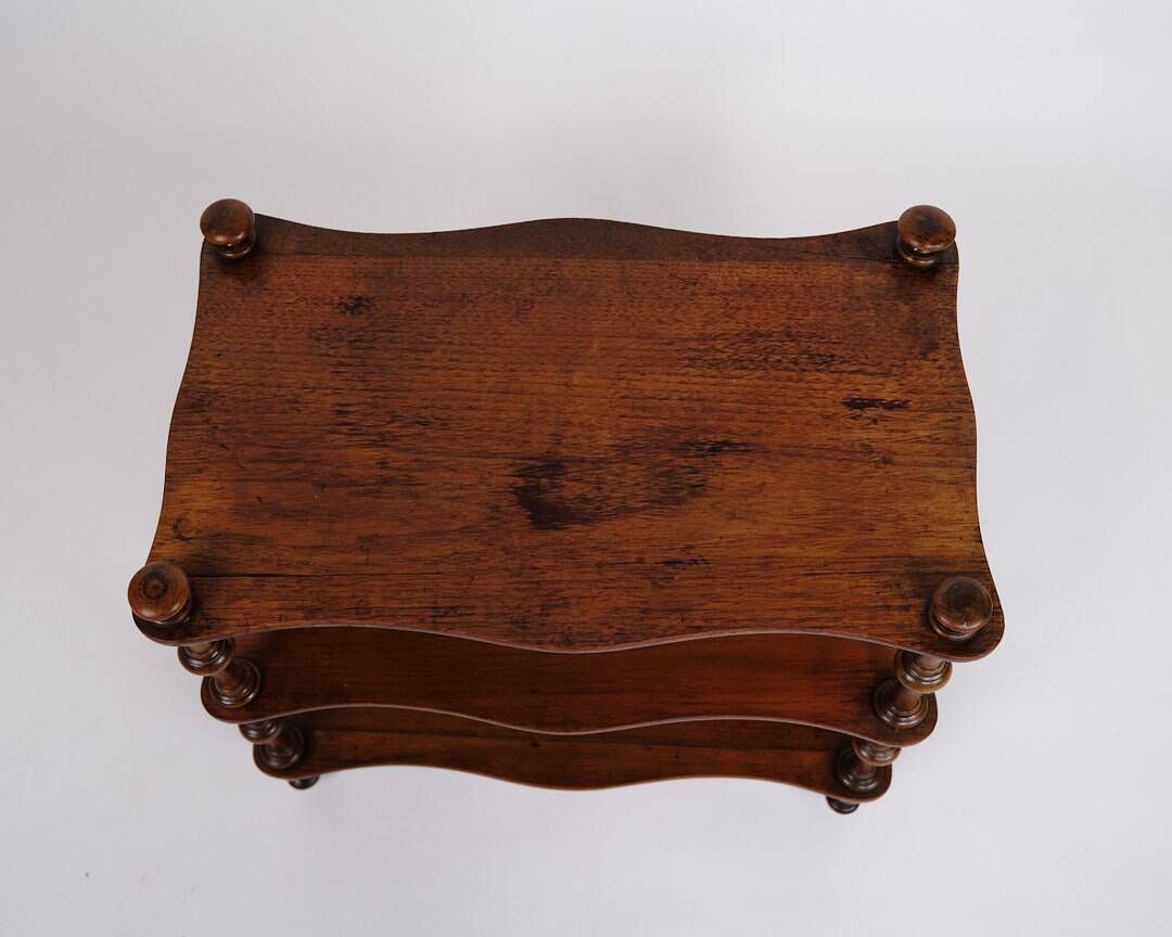 Etagere/shelf with 3 shelves - mahogany - turned columns - wheels - 19th century