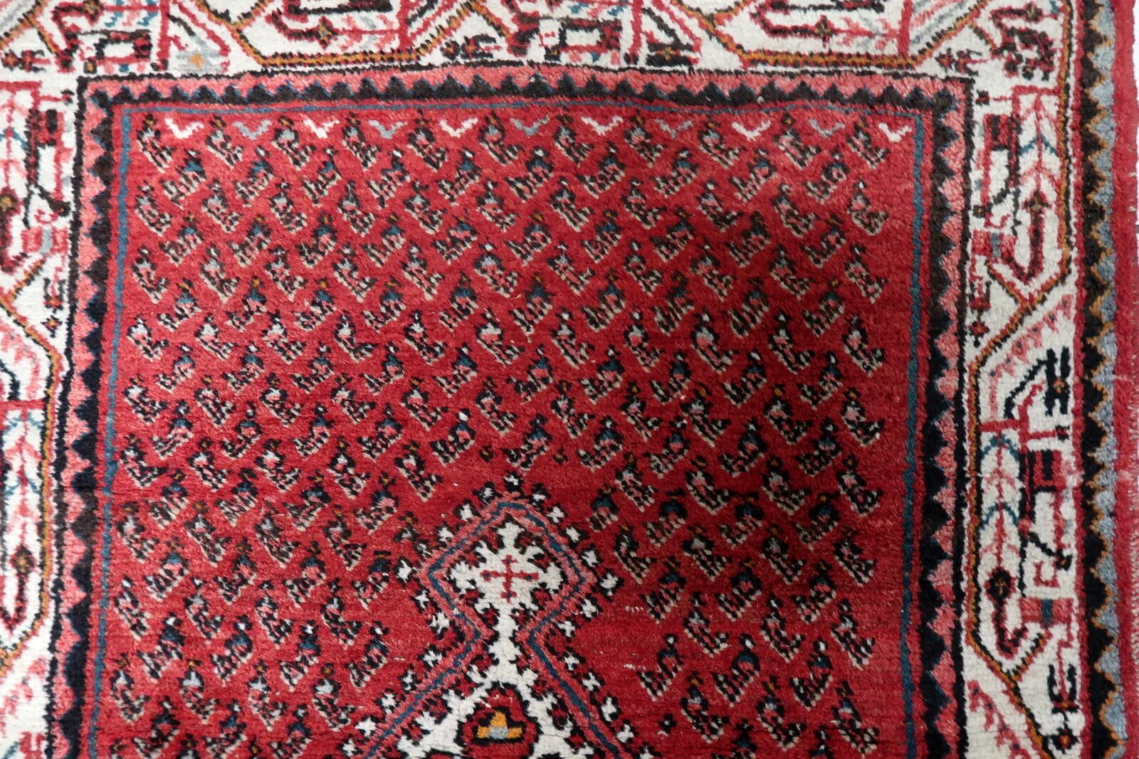1950s Handmade Indian wool medallion rug, red, 102 × 159 cm - 1C1296