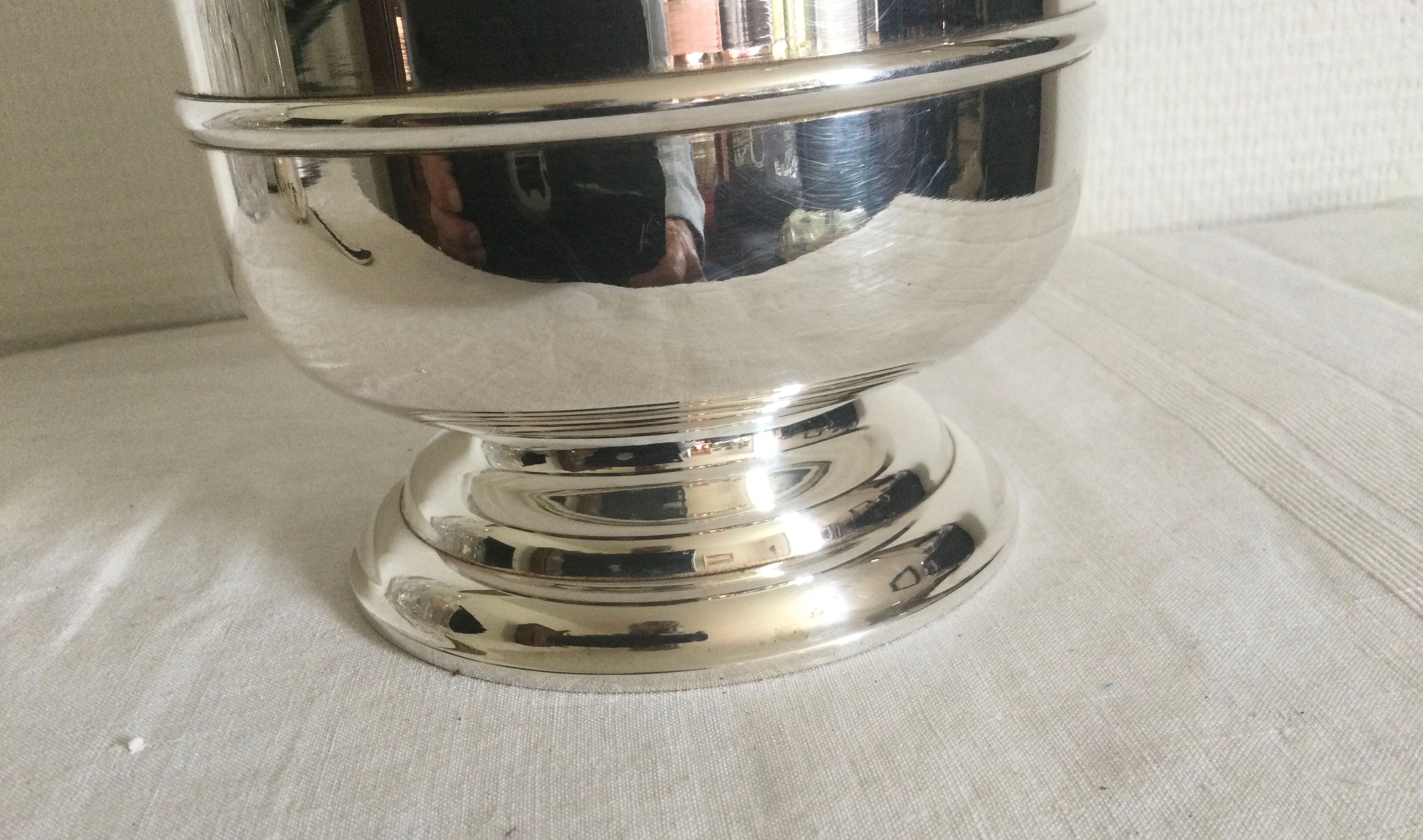 Silver metal ice bucket from Christofle House