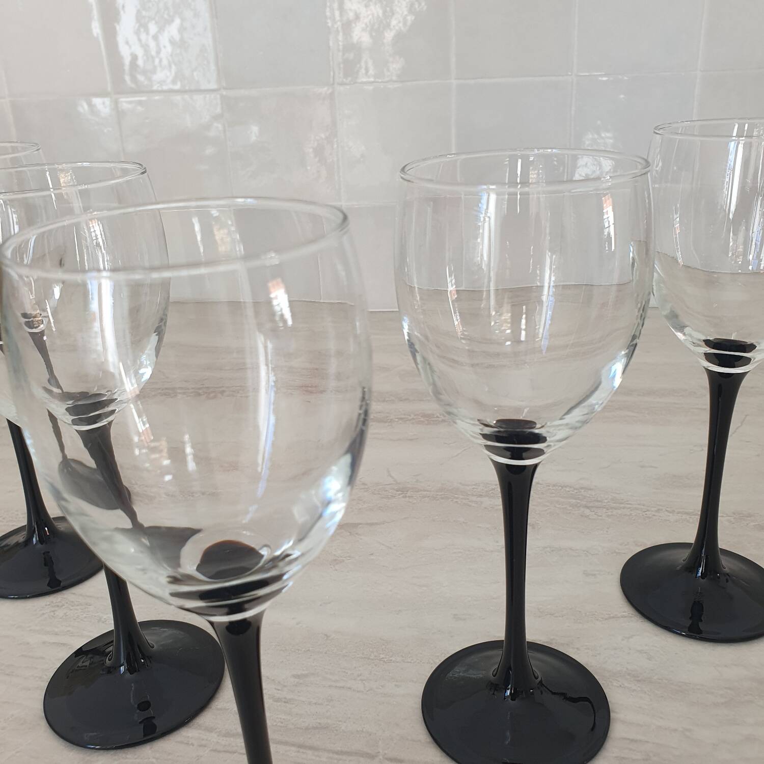 5 Luminarc black stem wine glasses