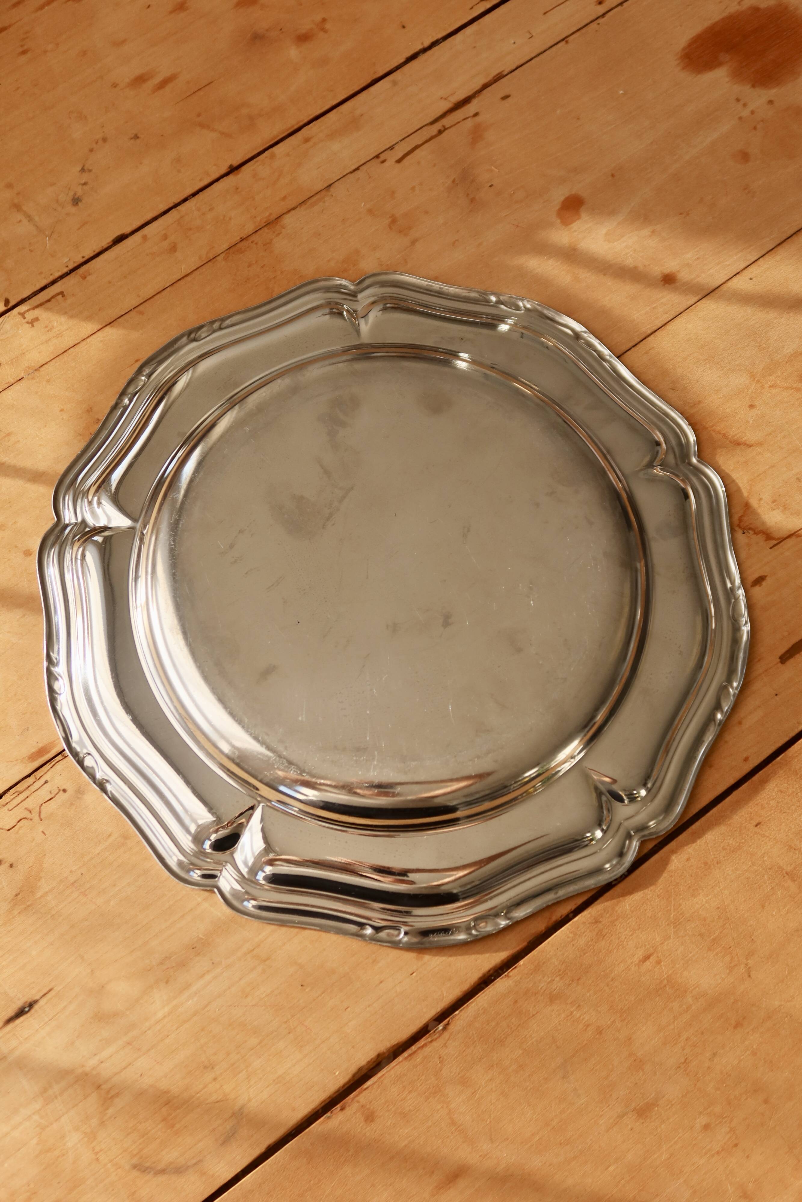 Small round vintage shiny metal dish - Scalloped