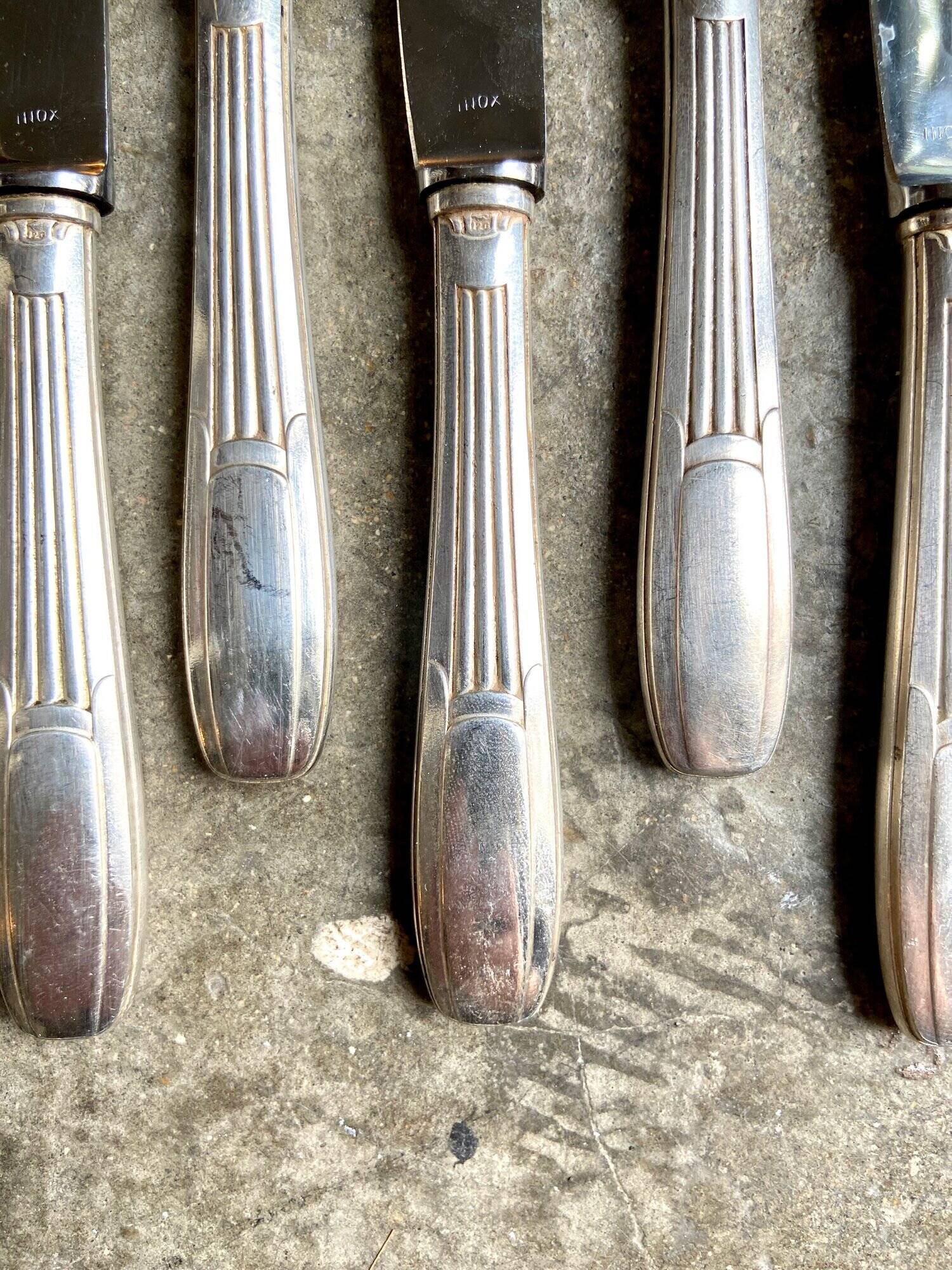 6 silver metal knives