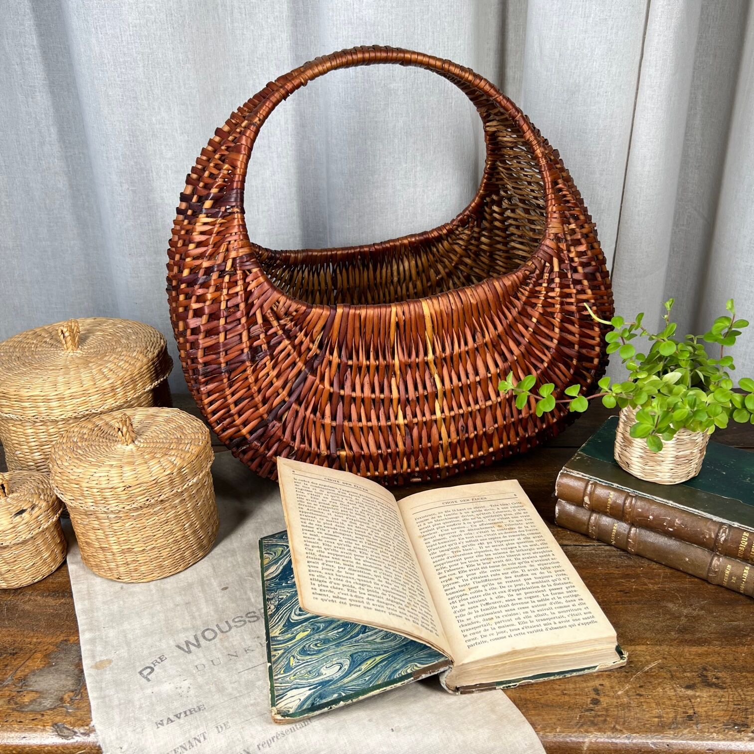 Old wicker basket "gondola" with handle
