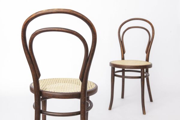 Ensemble de 2 chaises anciennes Thonet en bois courbé, chaises de café de Vienne, début des années 1900.