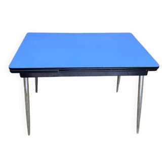 Table en formica bleu