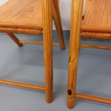 Pair of vintage folding chairs in pine from the 70s and 80s.