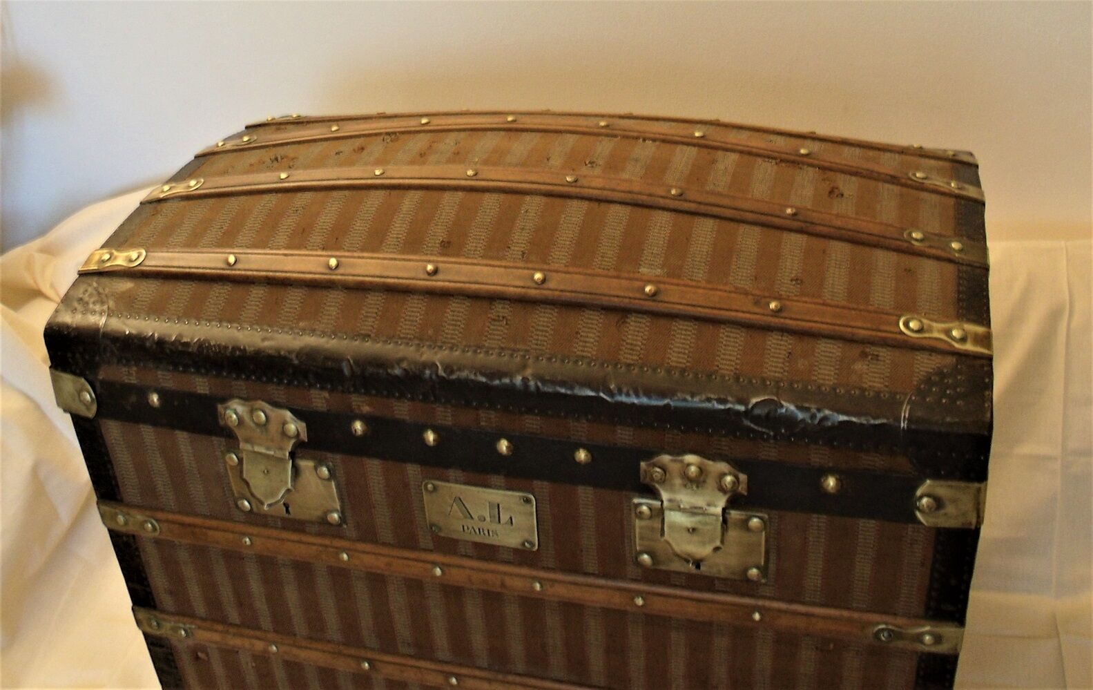 Curved trunk chest storage wood and canvas to scratches