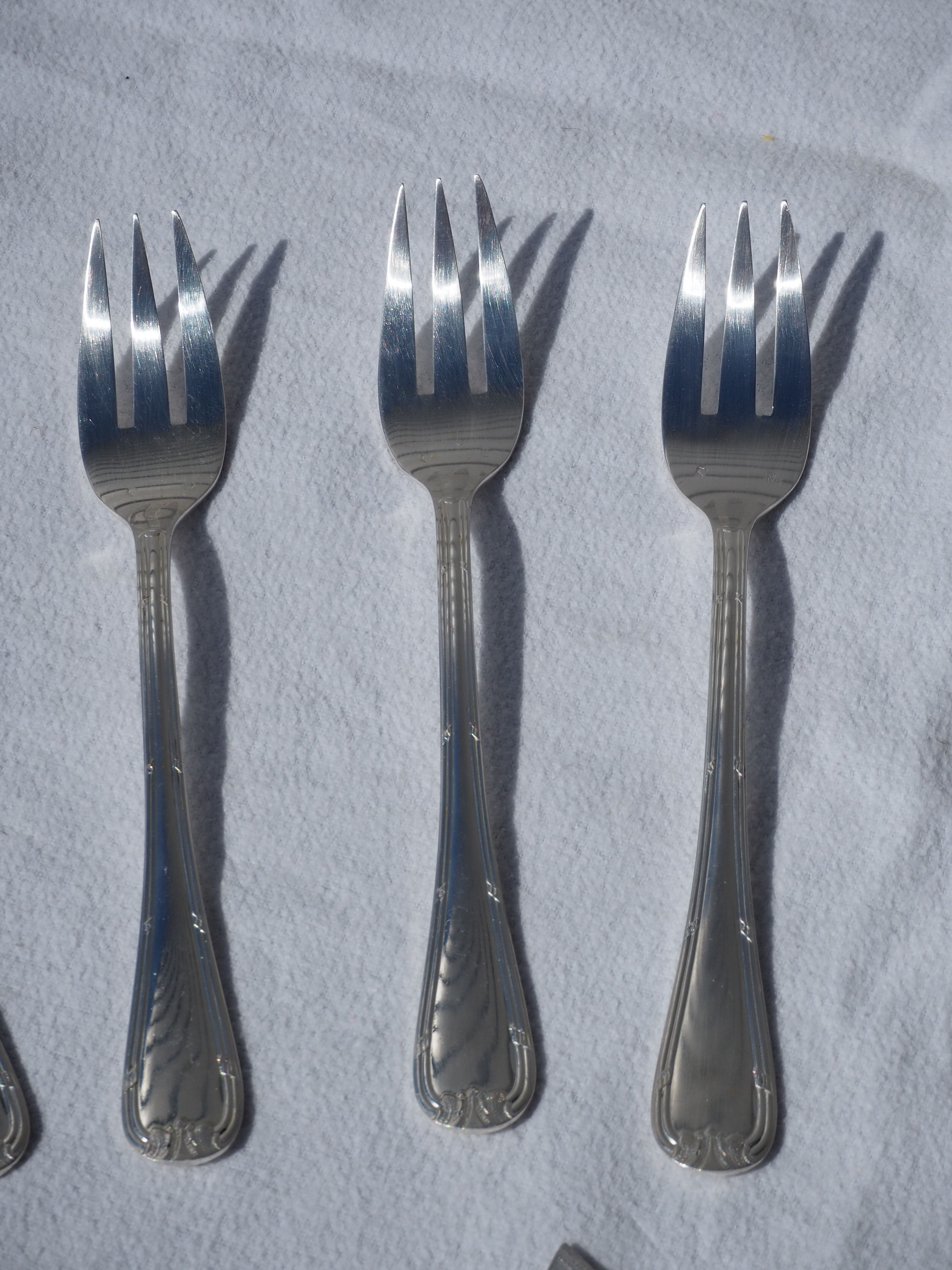 Fish service and its 6 silver-plated cutlery, crossed ribbon model