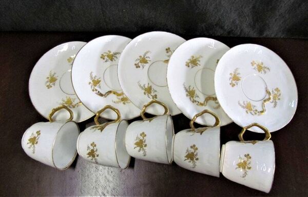 5 tasses à café anciennes en porcelaine de Limoges blanche et dorée, années 1890
