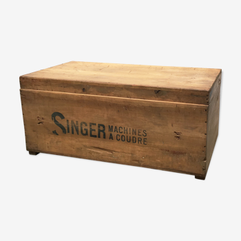 Wooden chest Singer