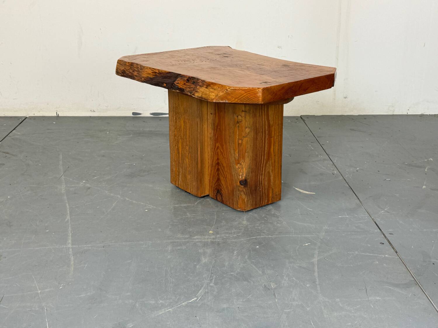 Table d'appoint de style brutaliste japonais, wabi-sabi, milieu du siècle, années 1960