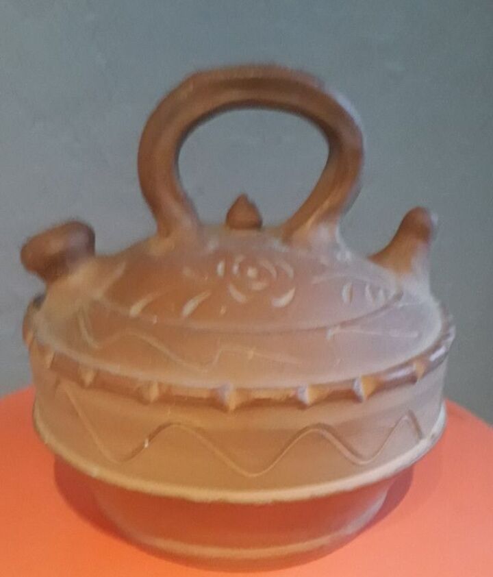 Ancient terracotta jug, Ramon José Verdu, Portugal