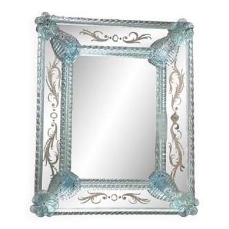 Miroir vénitien rectangulaire bleu clair sculpté à la main en verre de Murano