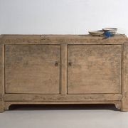 Buffet bas long ancien en orme à deux portes – Chine, vers 1950