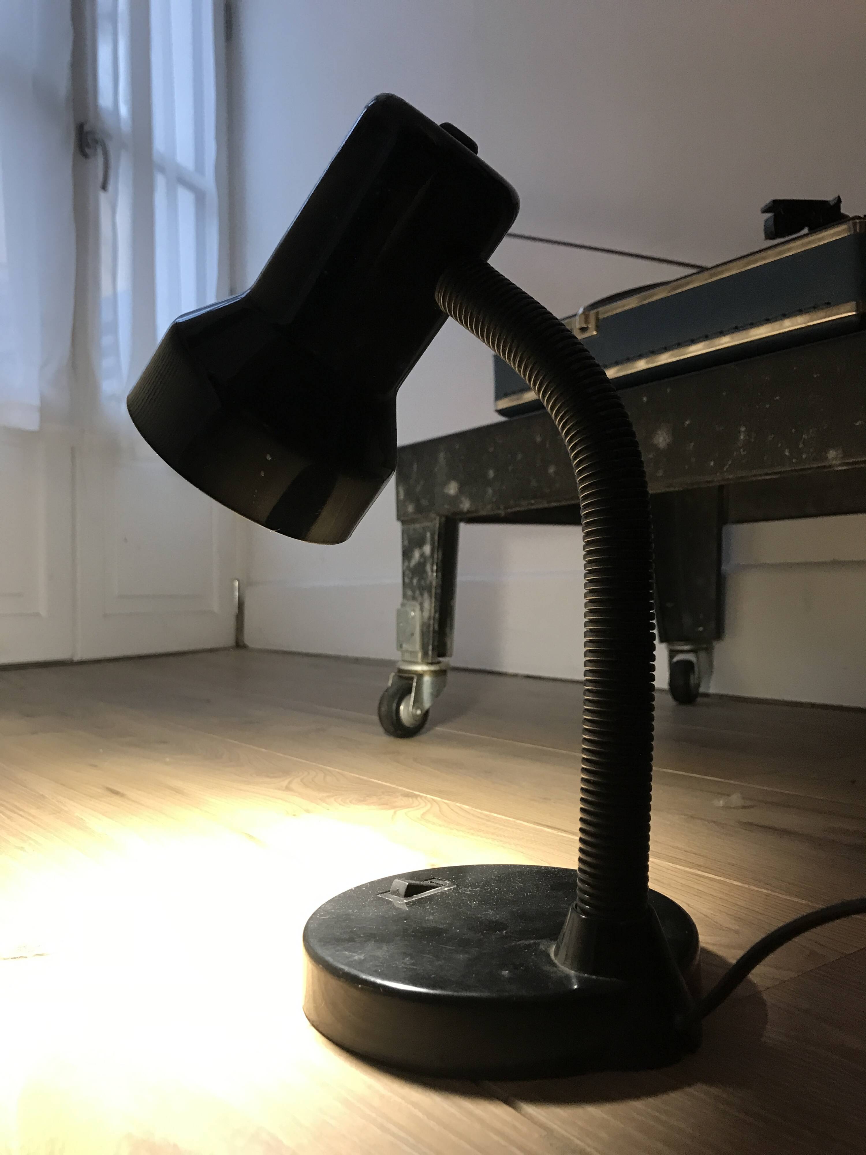 small articulated desk lamp 80s