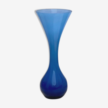 Vase bleu en opaline