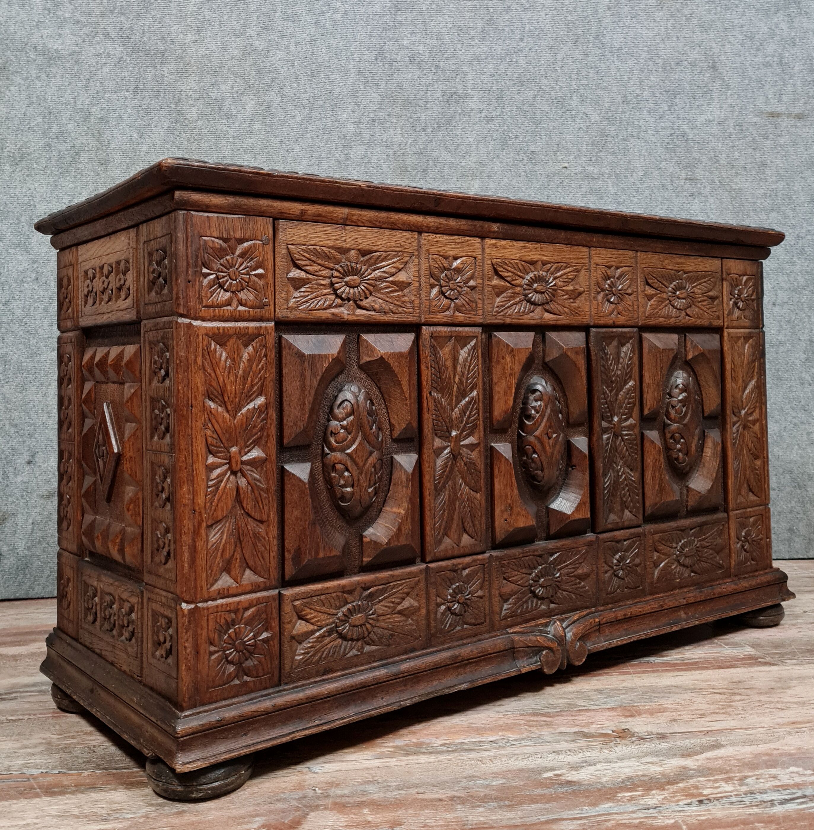 Renaissance gothic style chest in solid oak around 1880