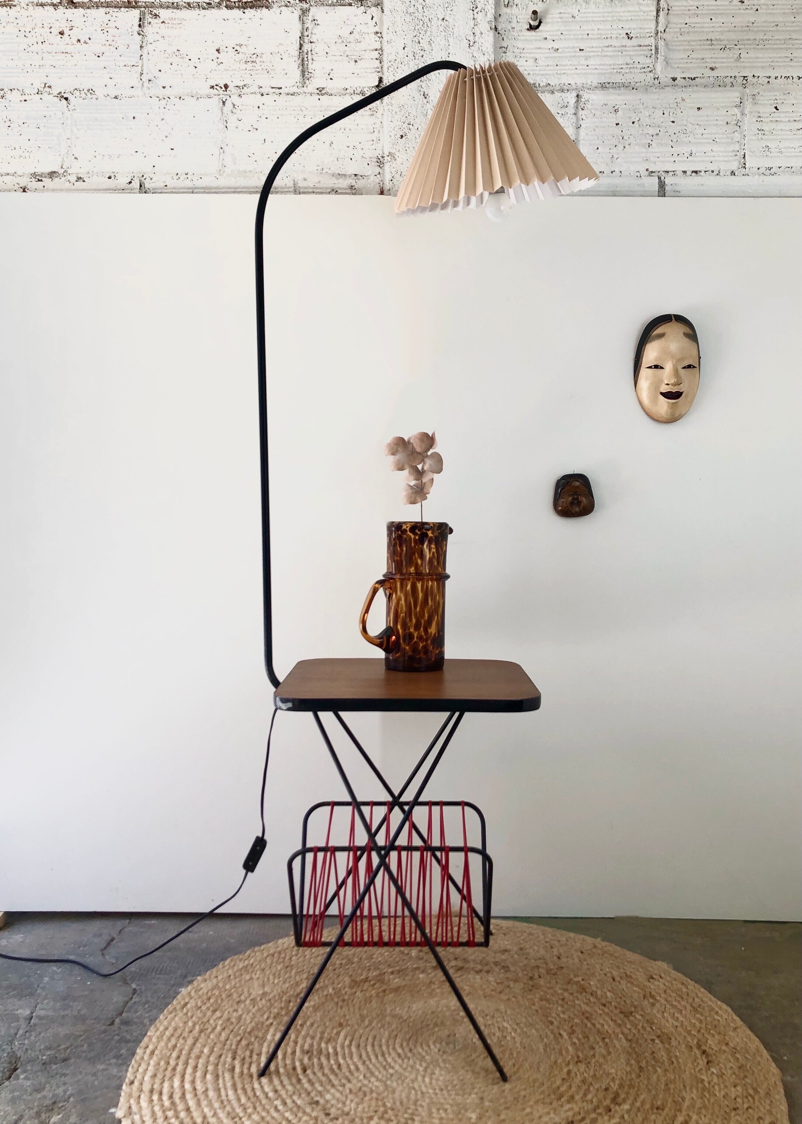 Reading floor lamp with magazine holders
