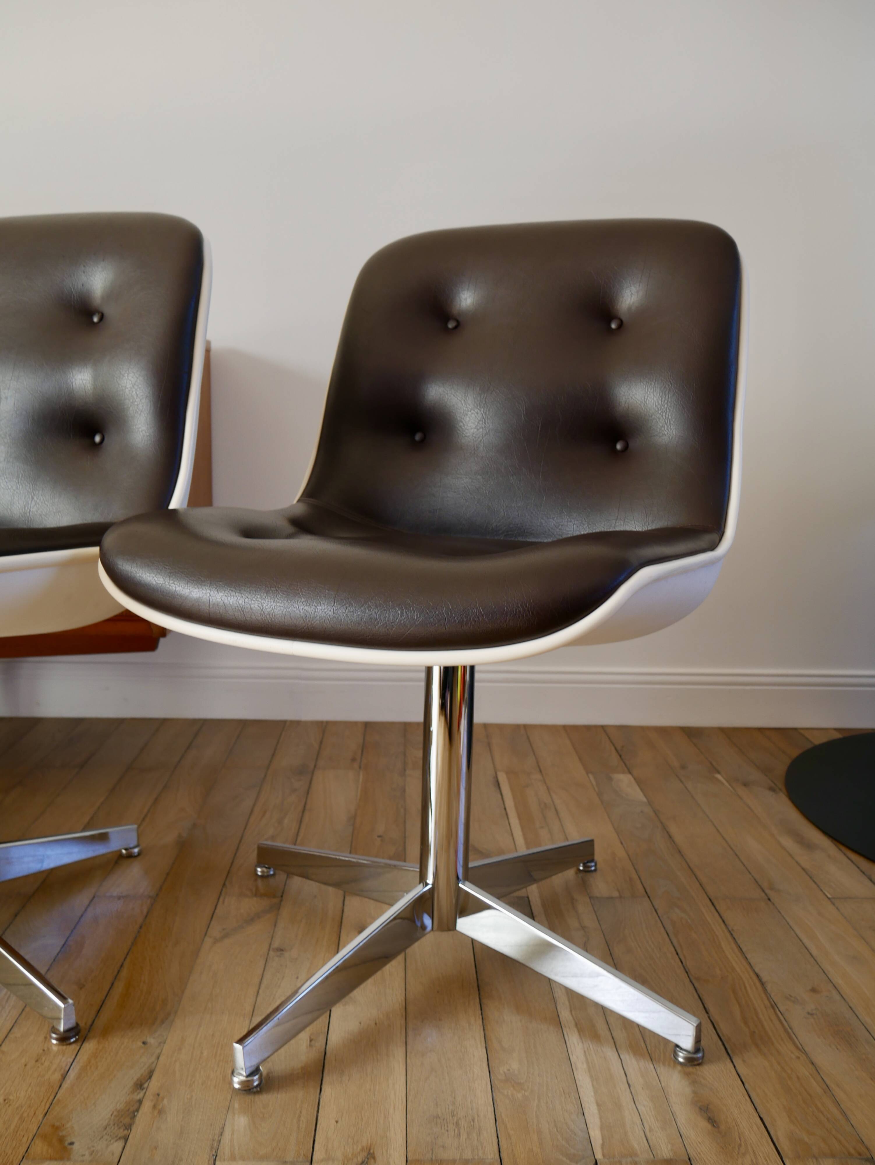 Set of 4 Executive Strafor shell chairs in leather, plastic and chrome 1970s