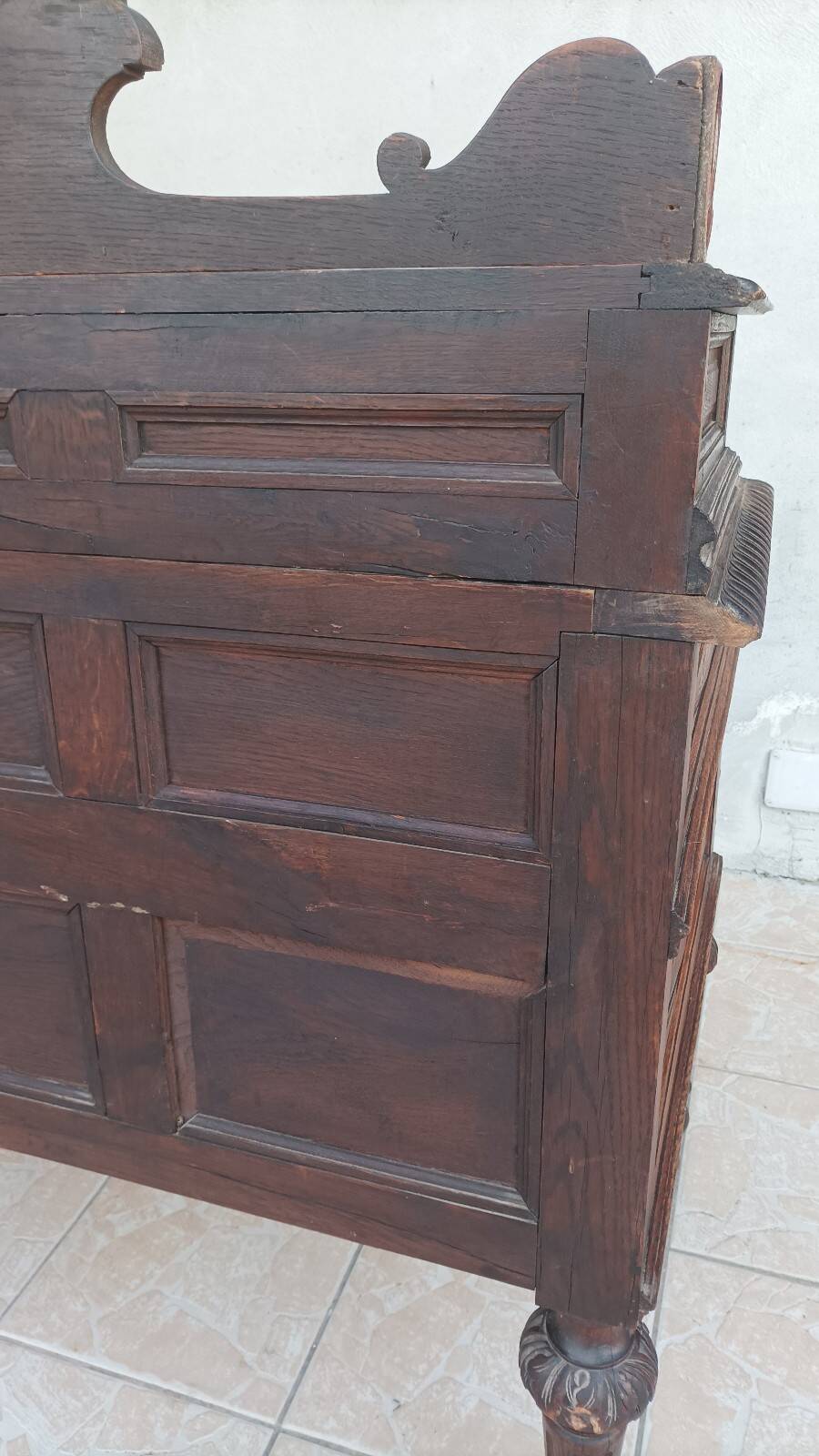 Louis XIII cylinder desk in carved oak, 19th century.