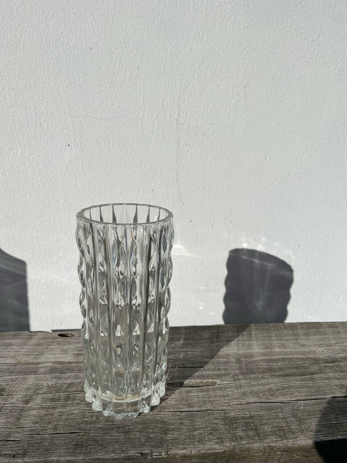 Vase en verre épais transparent