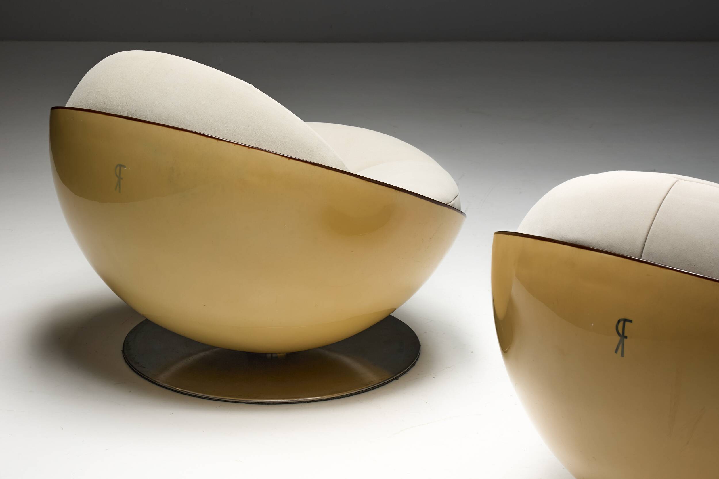 Esfera lounge chairs by Ricardo Fasanello, Brazil, late 1960s