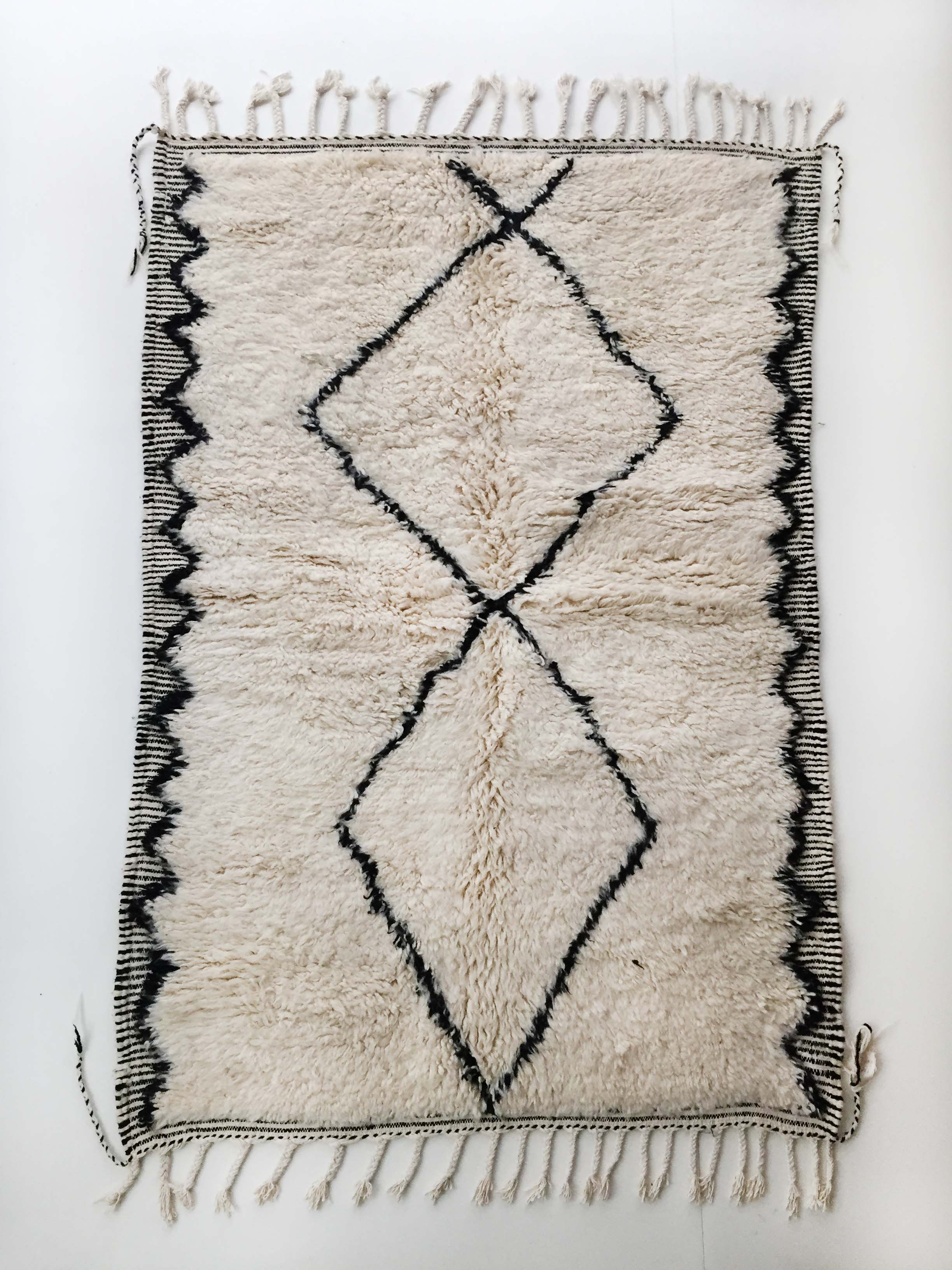 Moroccan Berber carpet Beni Ouarain unbleached with black diamonds and engraved border 207x130cm