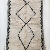 Moroccan Berber carpet Beni Ouarain unbleached with black diamonds and engraved border 207x130cm