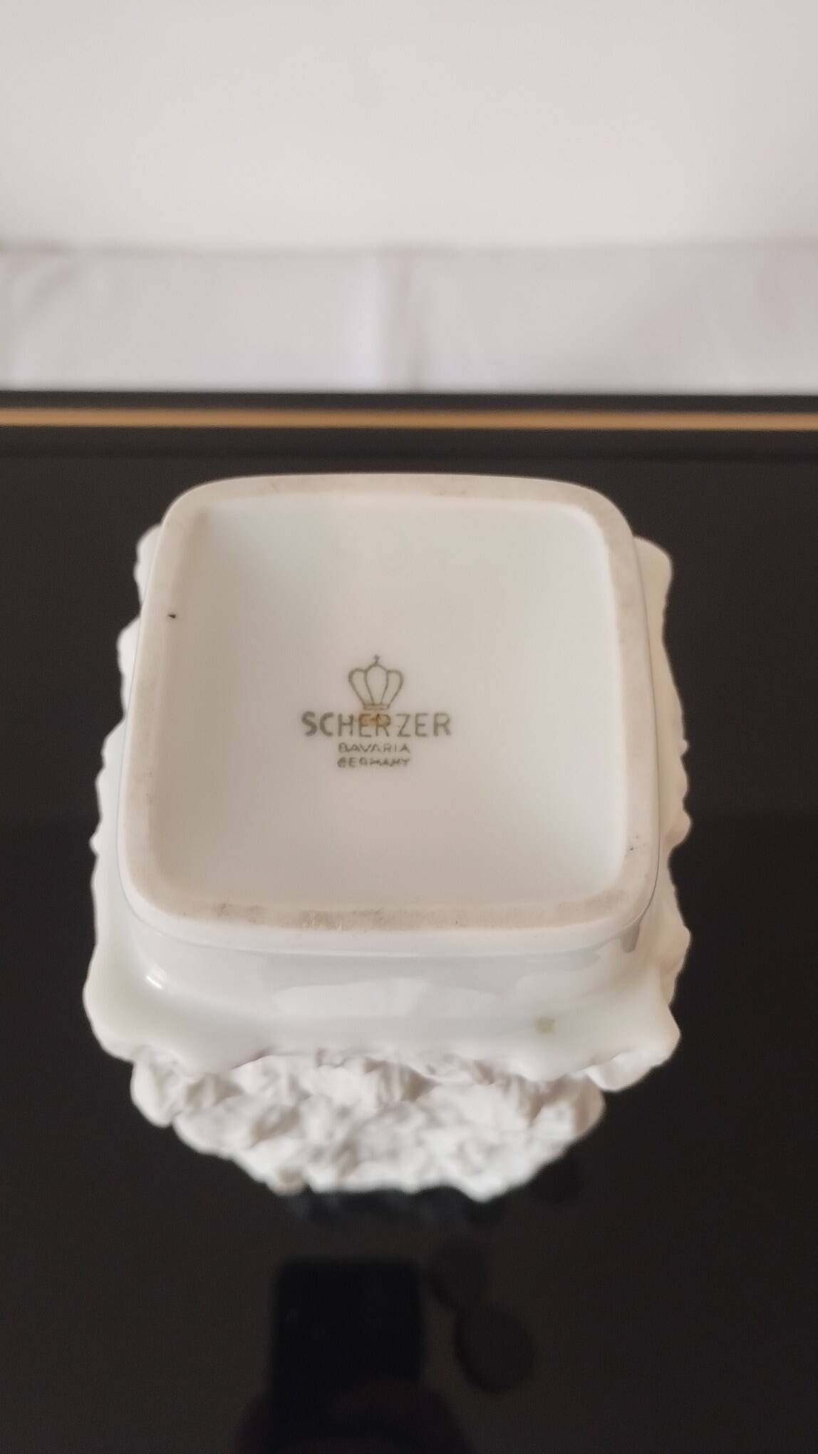 Vase en biscuit "Sherzer Bavaria Germany"