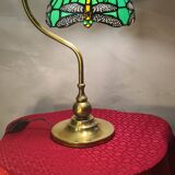 lampe laiton  abat jour verre vitrail orientable  vert .