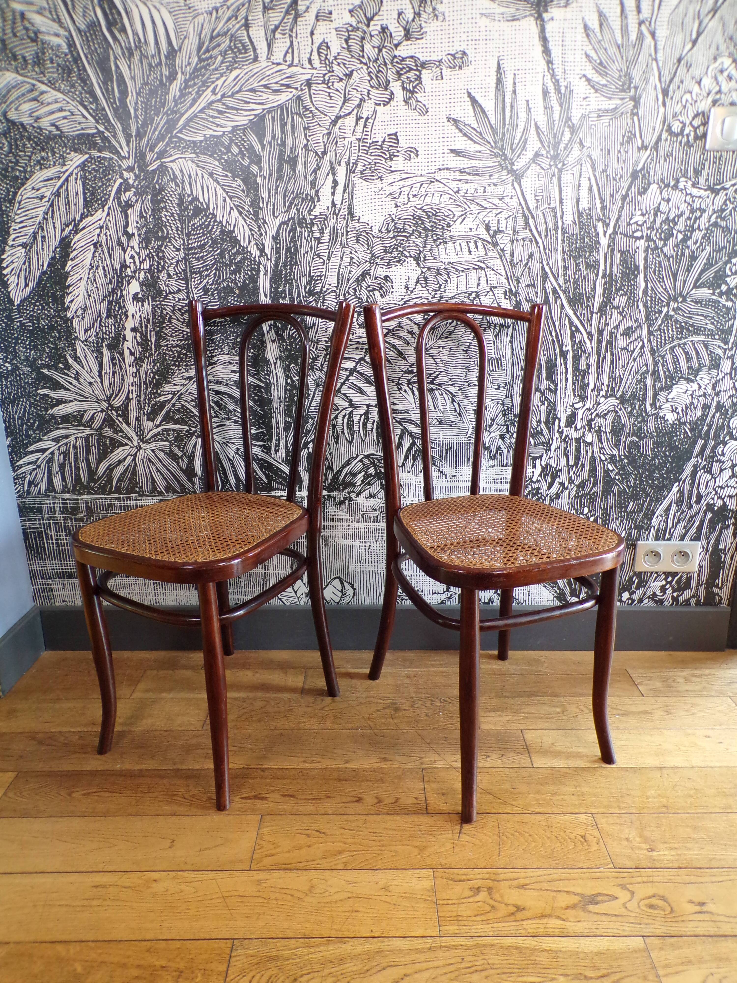 2 old Mundus bistro chairs